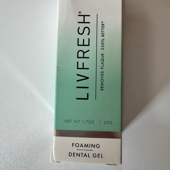 fresh Wintergreen Whitening Toothpaste - Picture 2 of 4